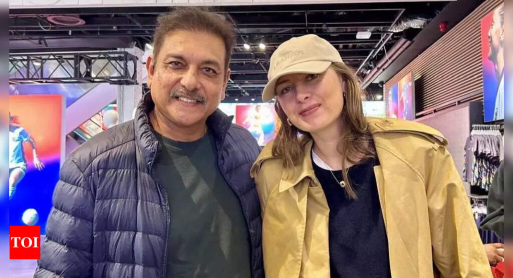 Ravi Shastri bumps into ‘gorgeous’ Maria Sharapova, shares picture with ‘fashion icon’ | Off the field News