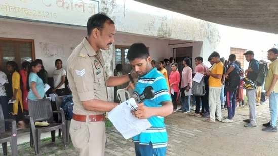 UP Police Exam: 32.45% Candidates Missed the Exam on the First Day, 6 Arrested for Cheating