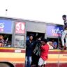 Mahoba: Intimidating Drunk Men Attempt to Steal Bus, Passengers Panic 3 Mahoba: Intimidating Drunk Men Attempt to Steal Bus, Passengers Panic