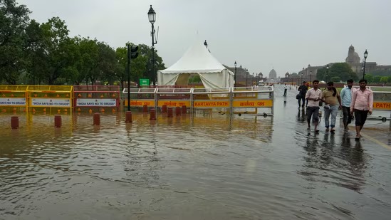 Heavy Rain Disrupts Life in Shahdol: Schools Closed, Rivers Overflowing