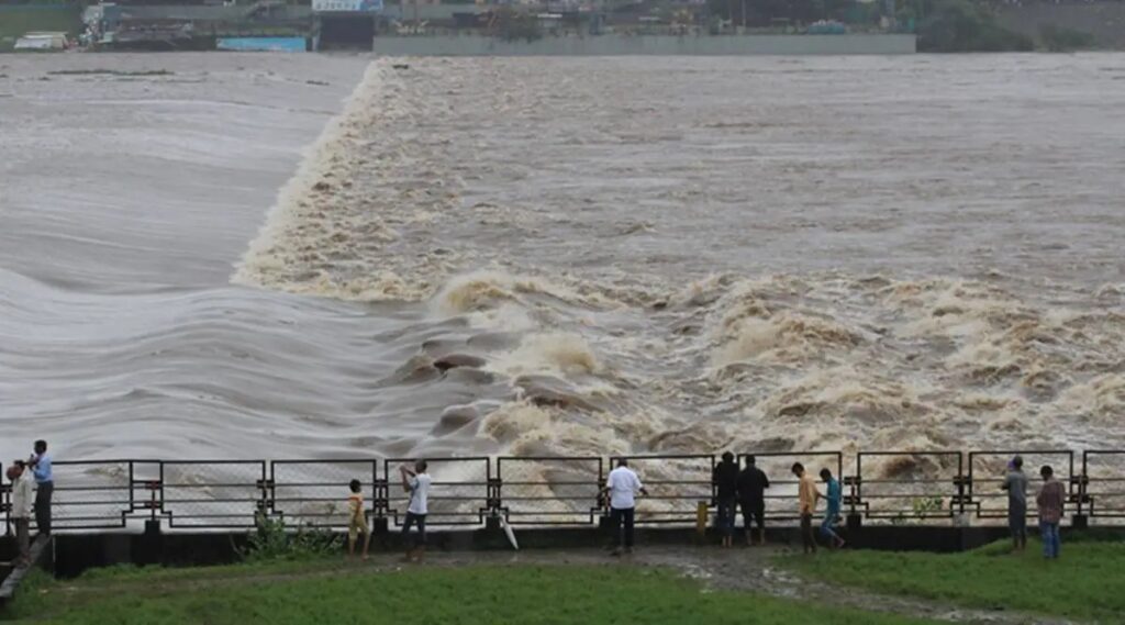 Tapi News: Water income has increased in Ukai Dam, alerts have been issued to the villages in the banks of Tapi